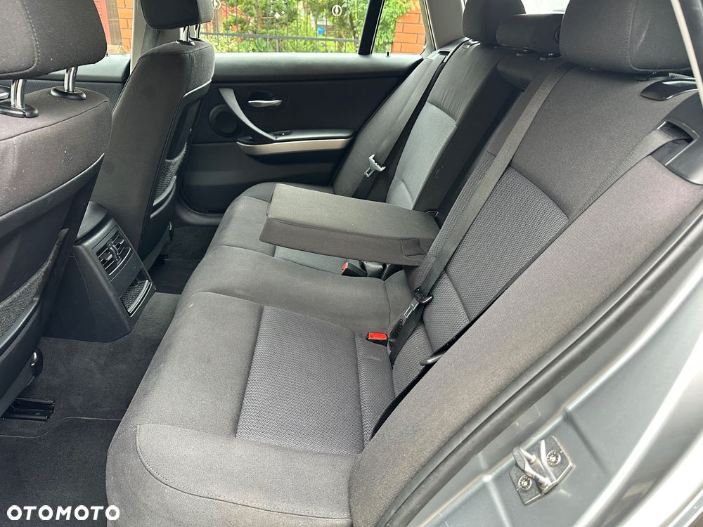 BMW Seria 3 318i - 22