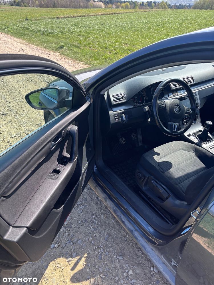 Volkswagen Passat 1.6 TDI DPF BlueMotion Technology Comfortline - 11