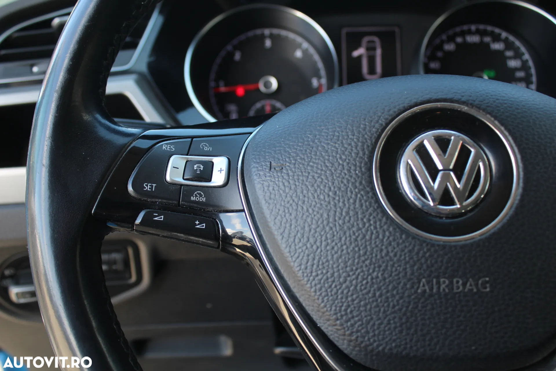 Volkswagen Touran 1.6 TDI SCR BlueMotion Technology DSG Comfortline - 6