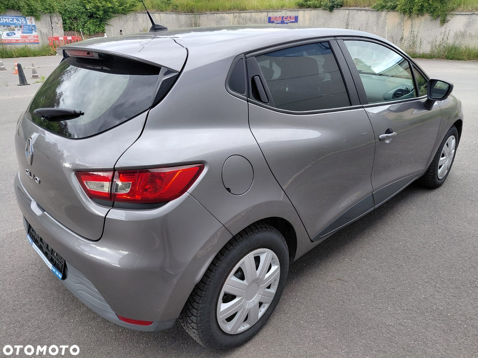 Renault Clio 1.2 16V 75 LIMITED - 4