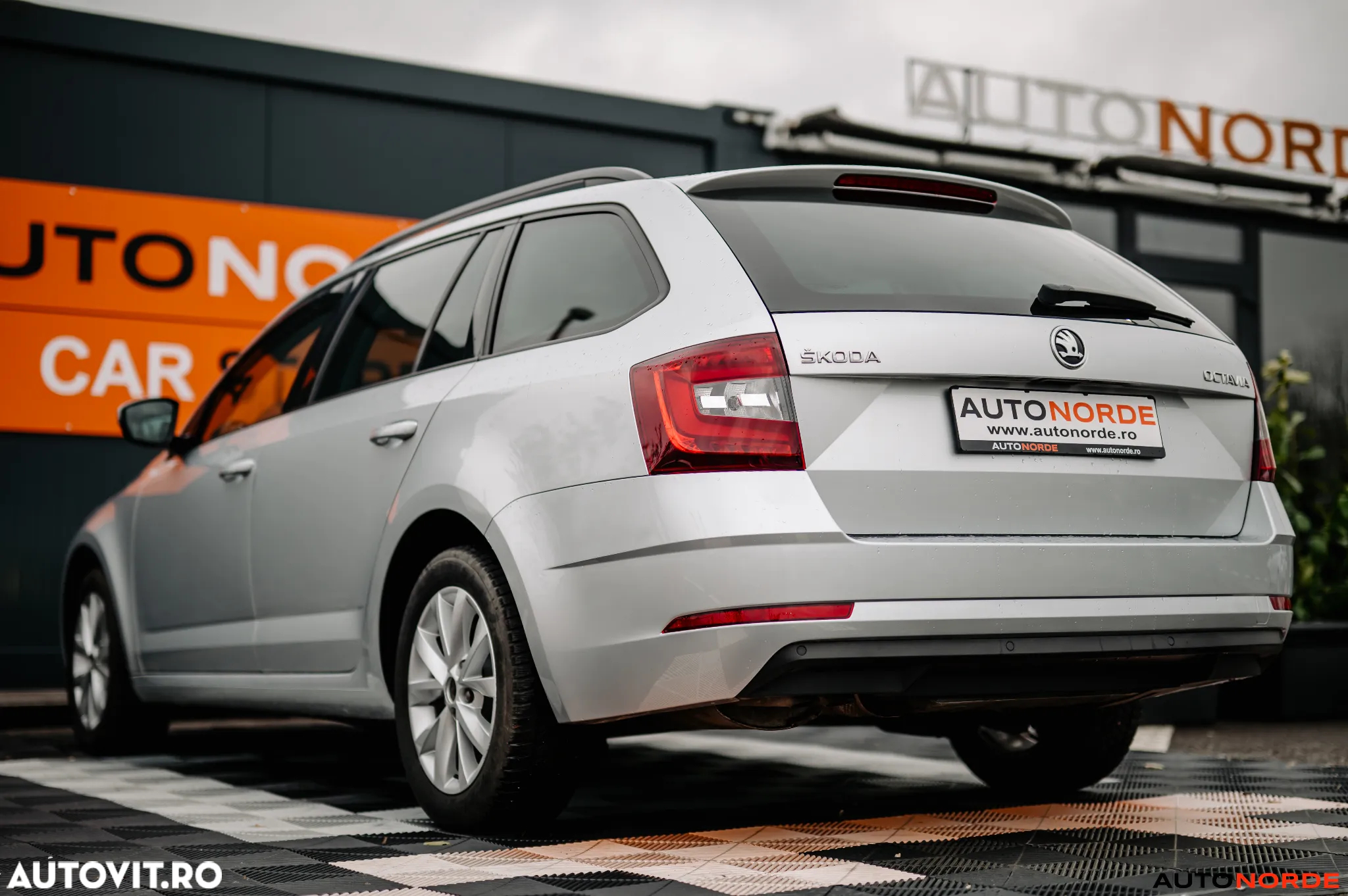 Skoda Octavia Combi Diesel 2.0 TDI DSG Ambition - 14
