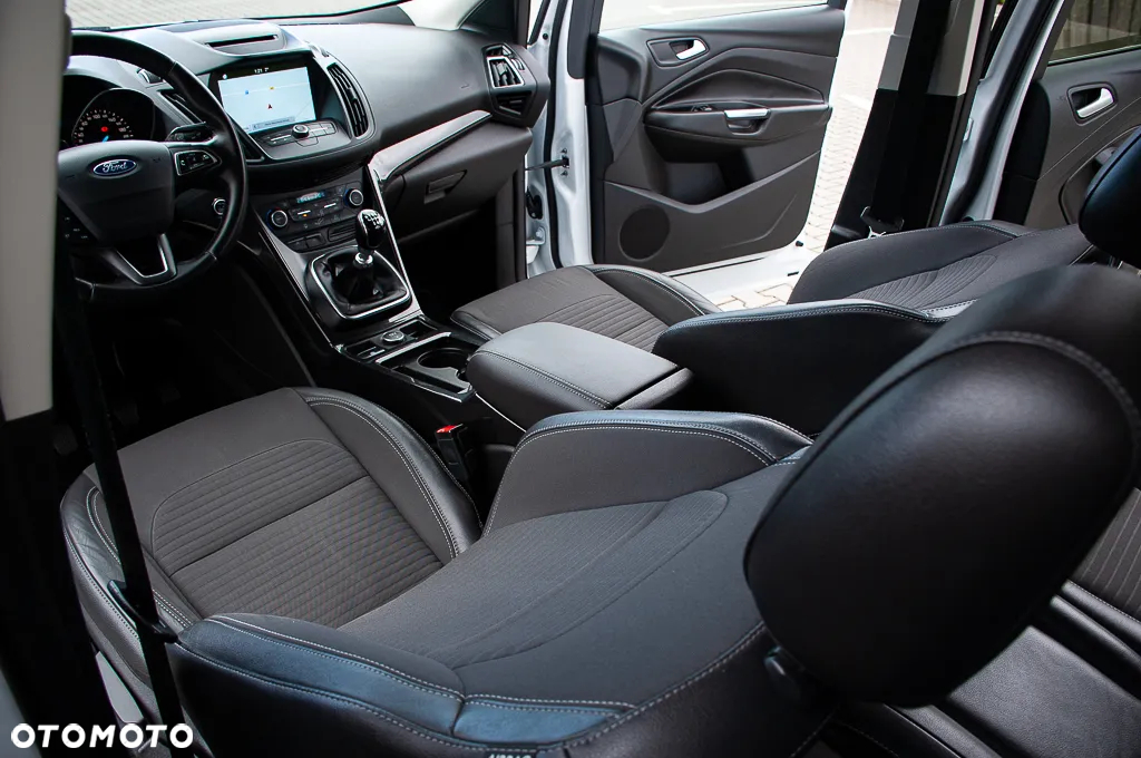 Ford Kuga 2.0 TDCi 2x4 Titanium - 24