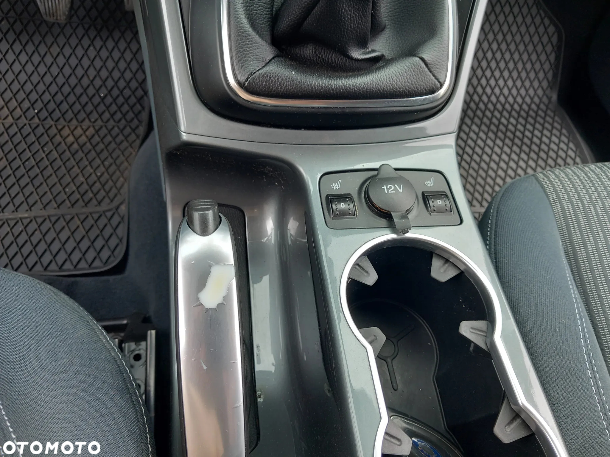 Ford Grand C-MAX - 11