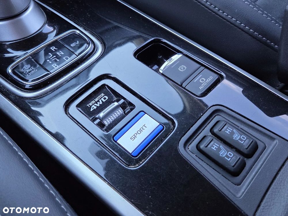 Mitsubishi Outlander - 11