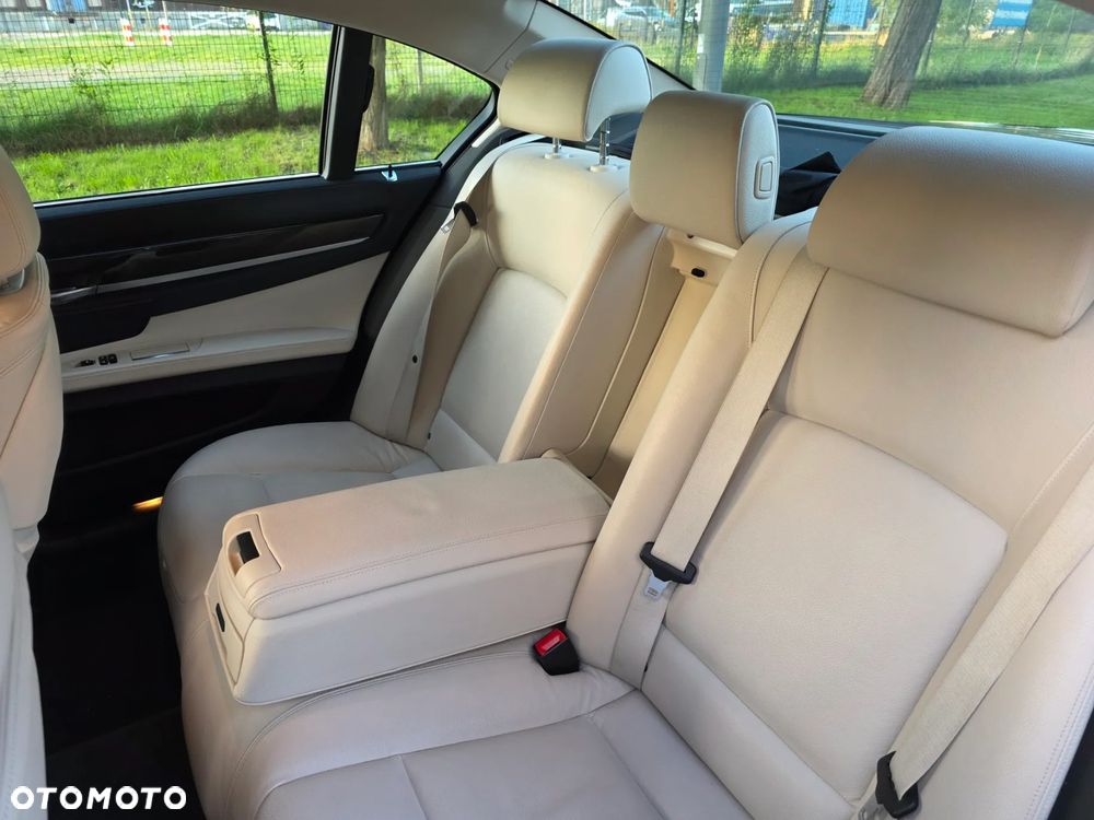 BMW Seria 7 - 16