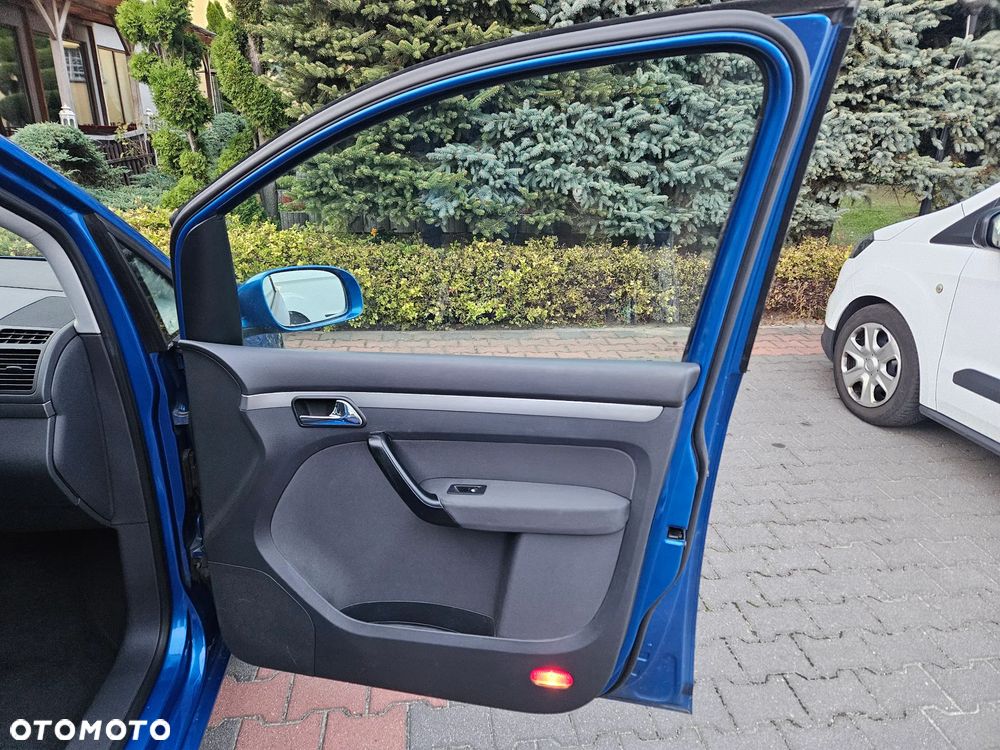 Volkswagen Touran - 32