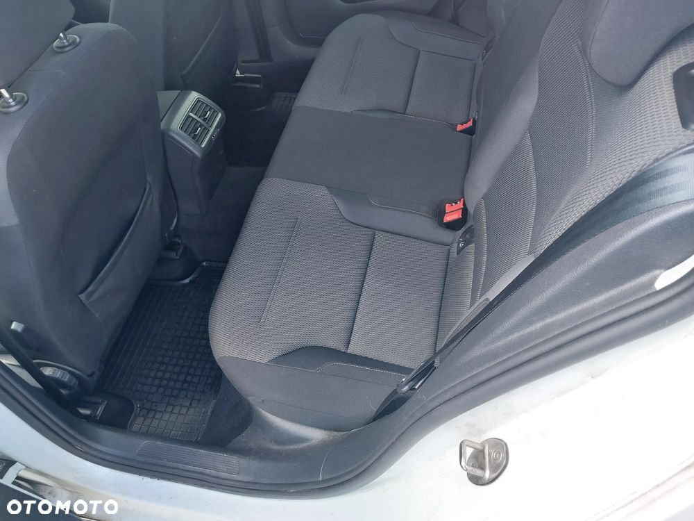 Volkswagen Golf 1.6 TDI BlueMotion Trendline - 3