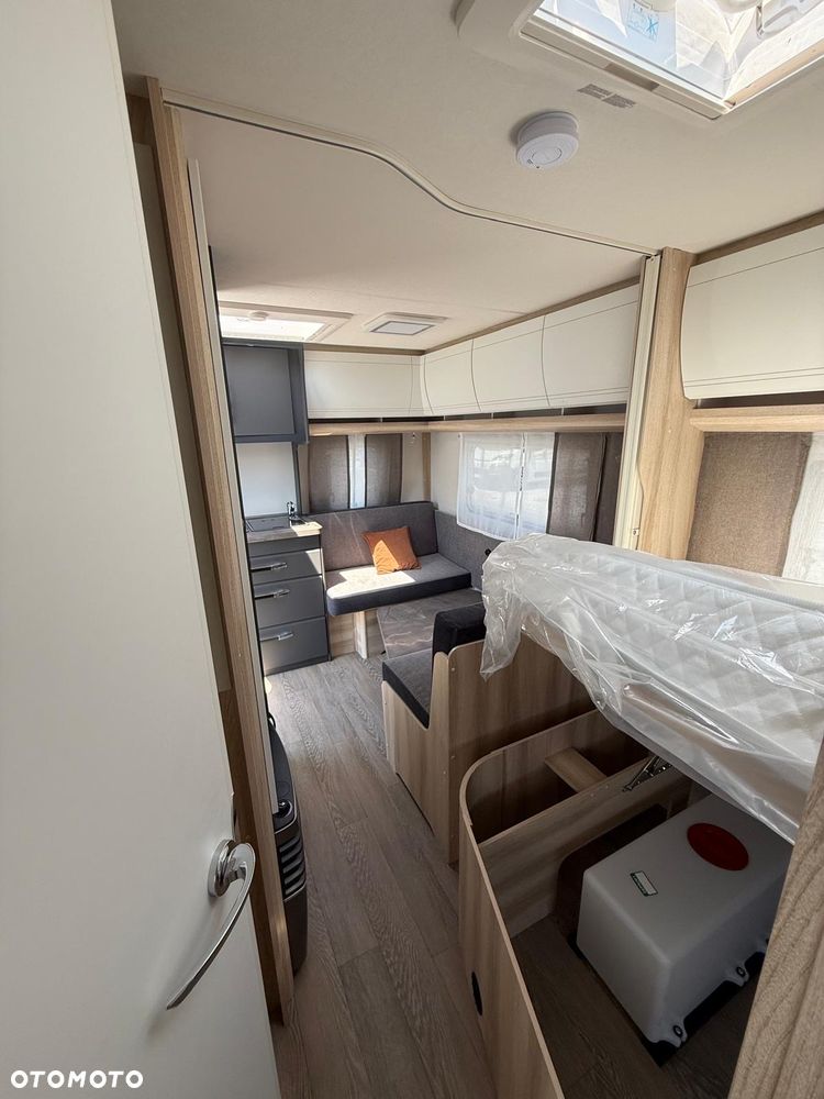 Hobby De Luxe 400 SFE - 8