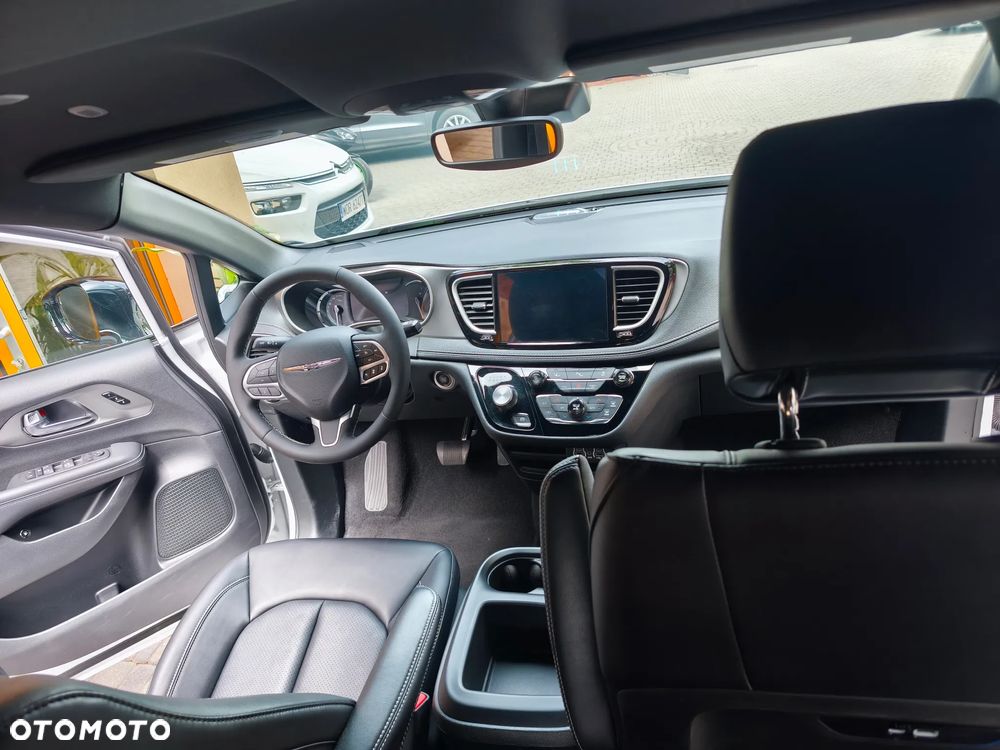 Chrysler Pacifica - 7