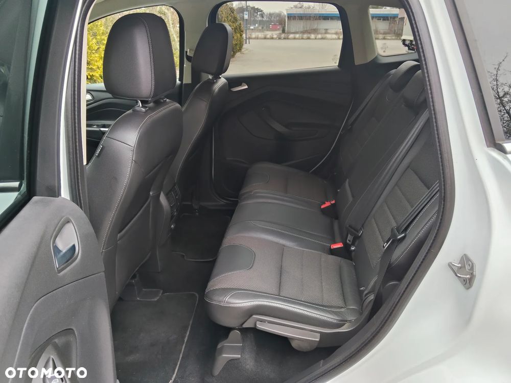 Ford Kuga 1.6 EcoBoost 2x4 Titanium - 16