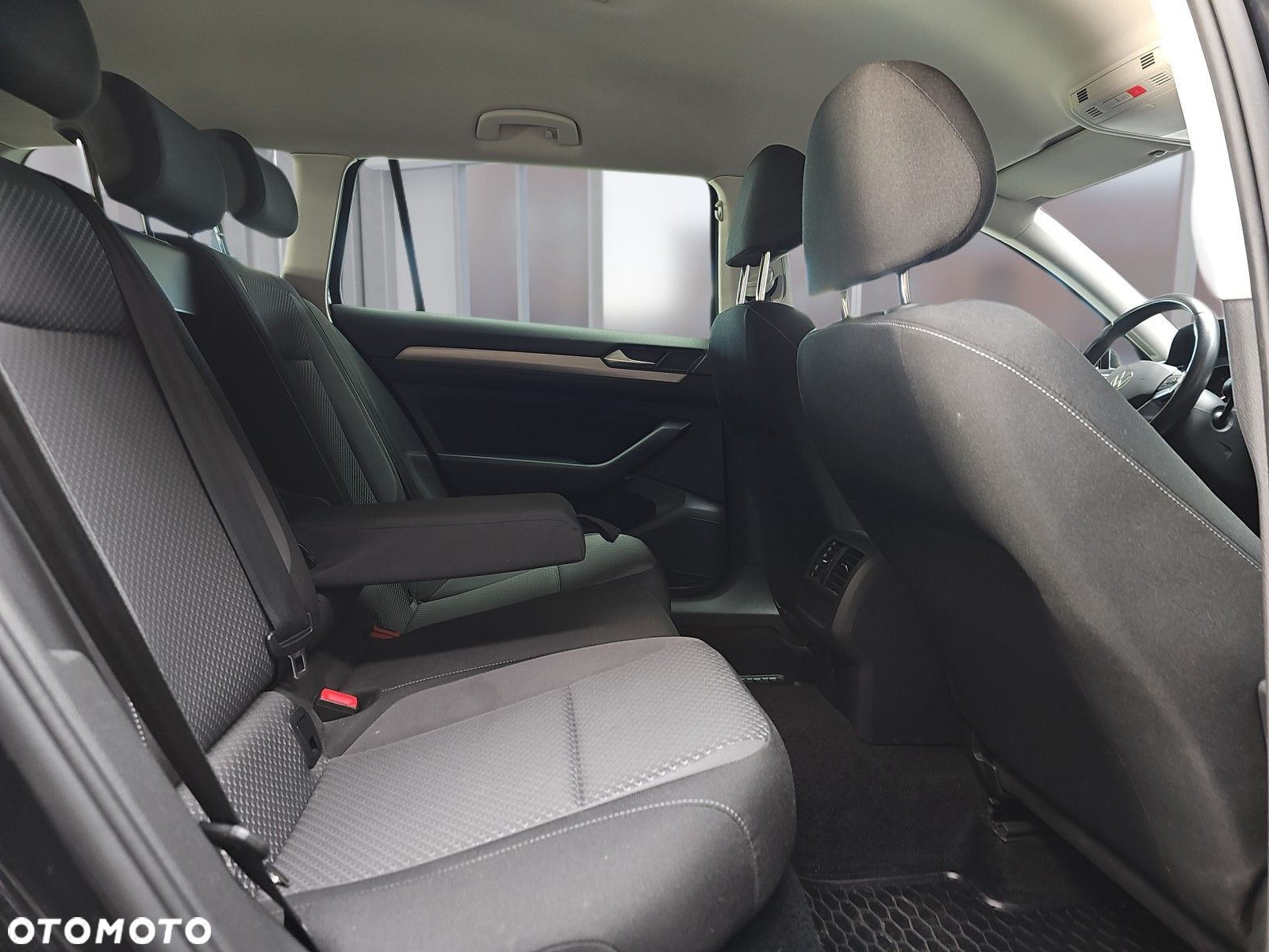 Volkswagen Passat 2.0 TDI EVO Essence DSG - 24