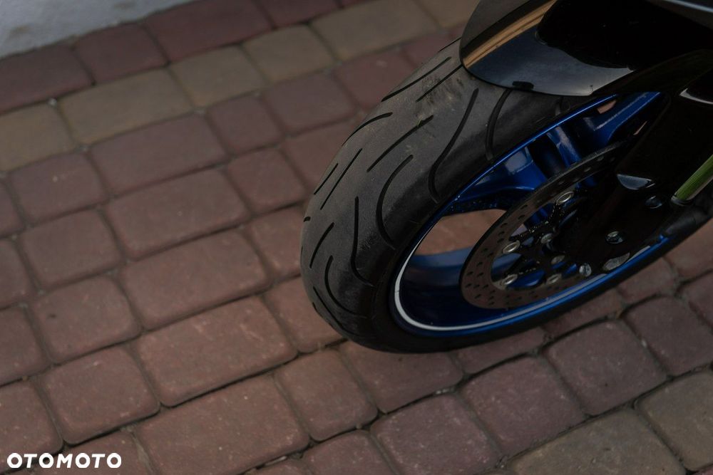 Suzuki GSX-R - 16