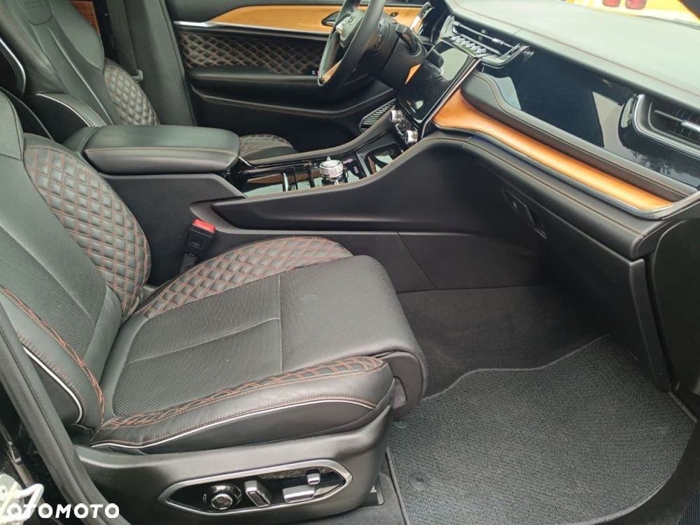 Jeep Grand Cherokee - 28