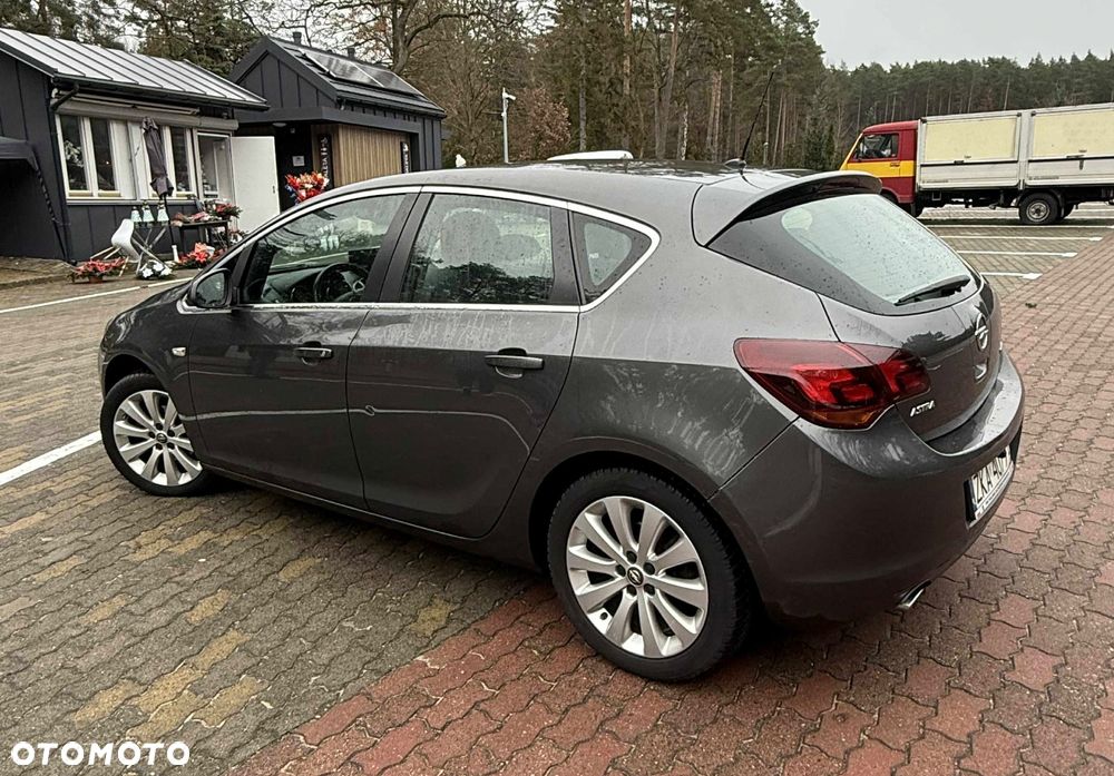 Opel Astra 1.4 T Cosmo S&S - 4