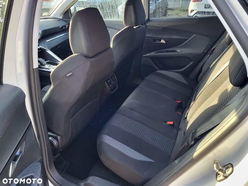 Peugeot 3008 BlueHDi 130 Stop & Start EAT8 Allure - 16