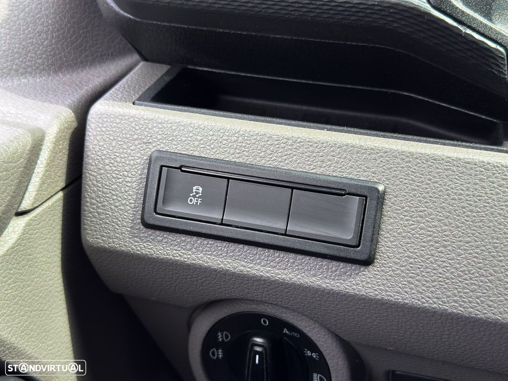 VW Transporter 2.0 TDI Longo Extra AC - 17