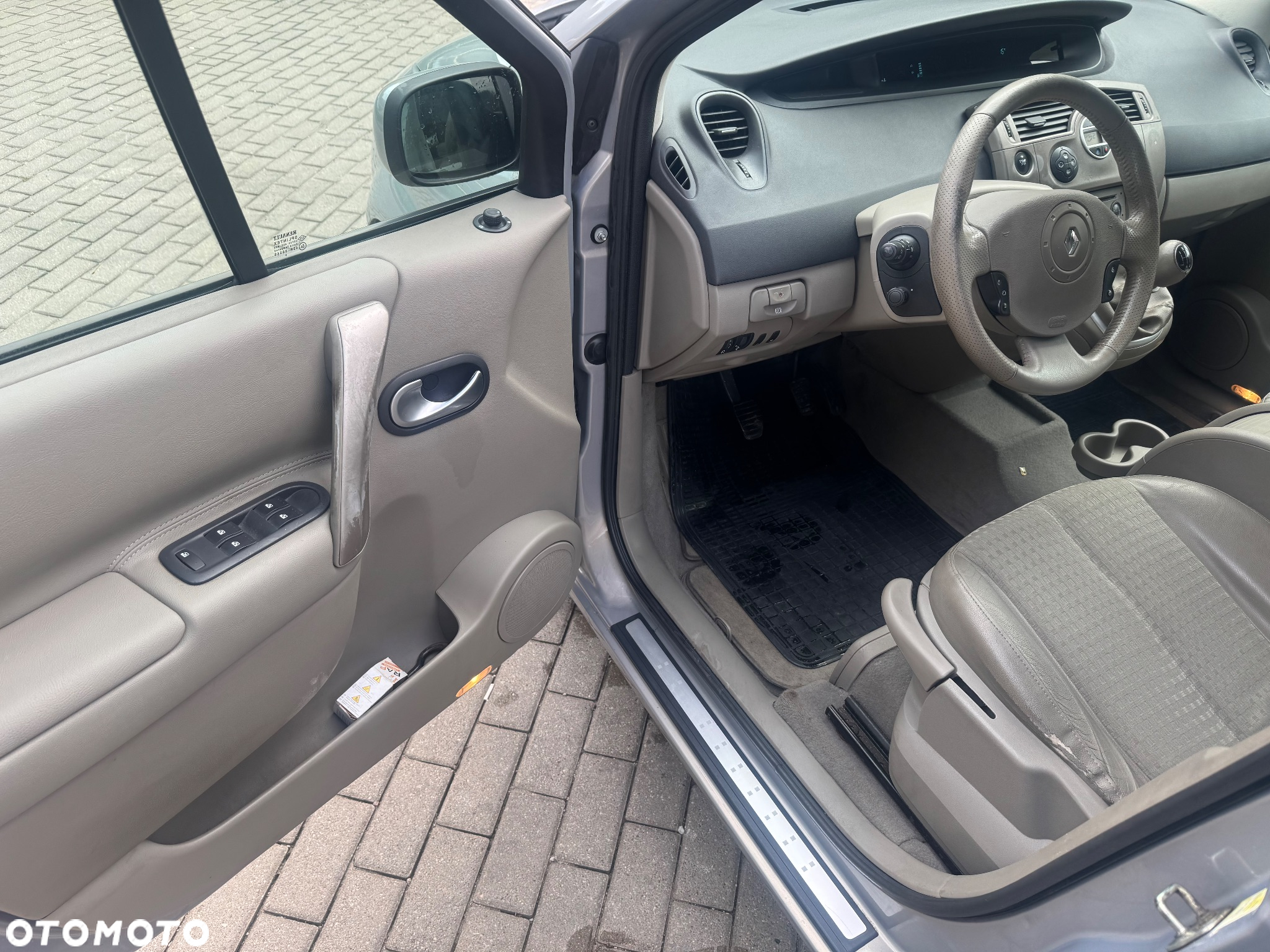 Renault Scenic 1.9 dCi Emotion - 15