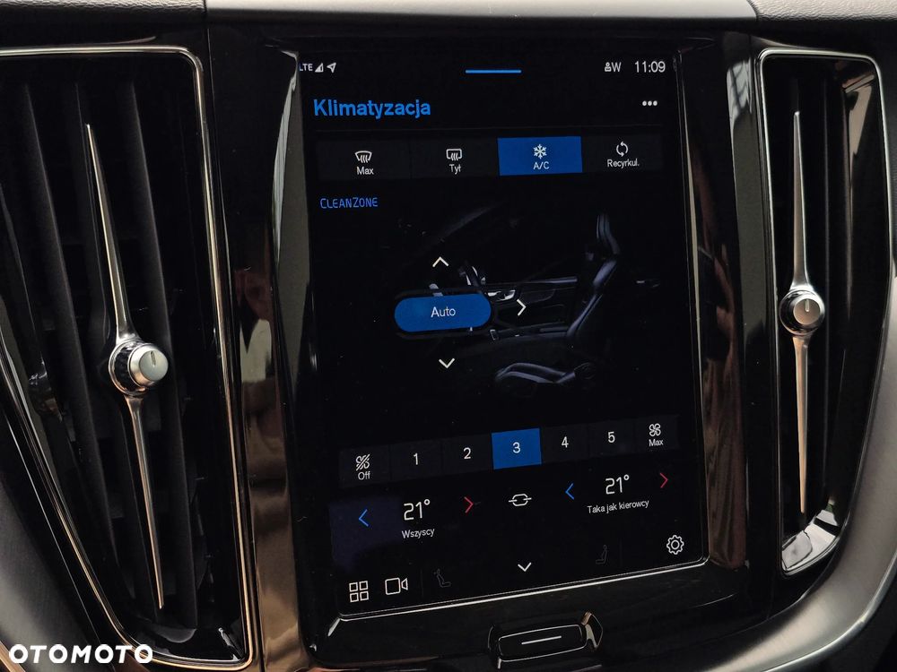 Volvo XC 60 B4 D Momentum Pro - 24