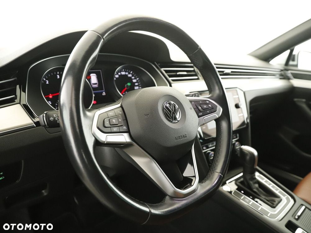 Volkswagen Passat - 12