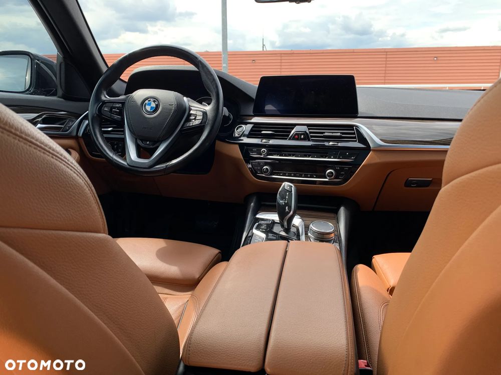 BMW Seria 5 530i xDrive Sport Line - 11