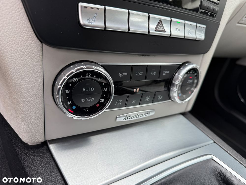 Mercedes-Benz Klasa C 180 CGI BlueEff Avantgarde - 13