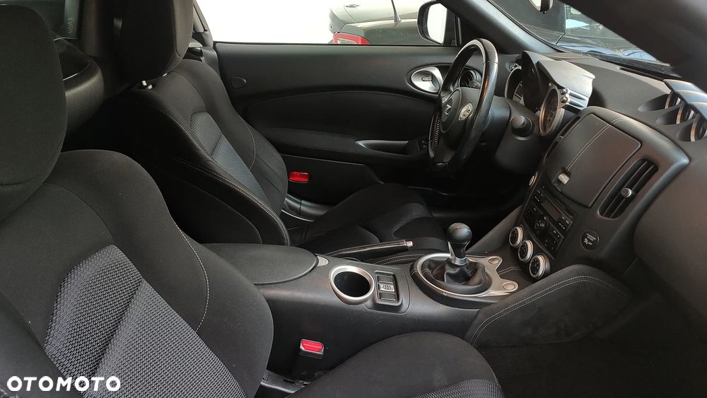 Nissan 370 Z - 32