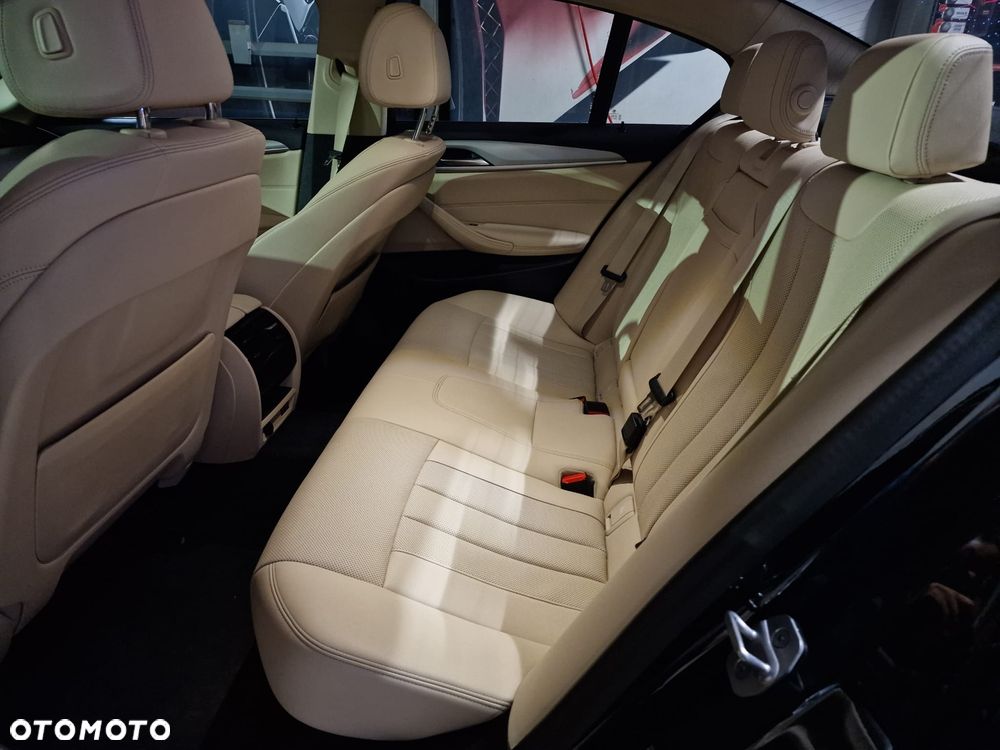 BMW Seria 5 518d mHEV Luxury Line - 14