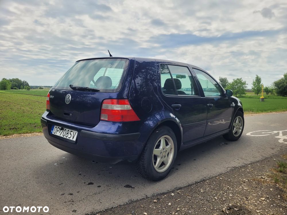 Volkswagen Golf - 6