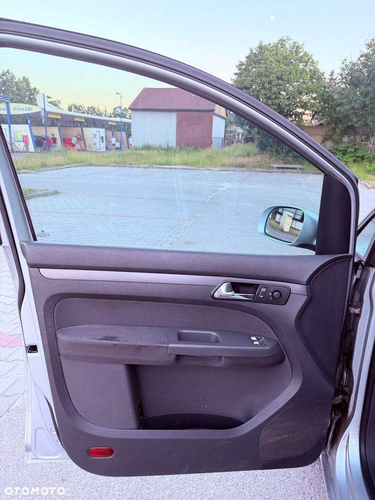 Volkswagen Touran - 10