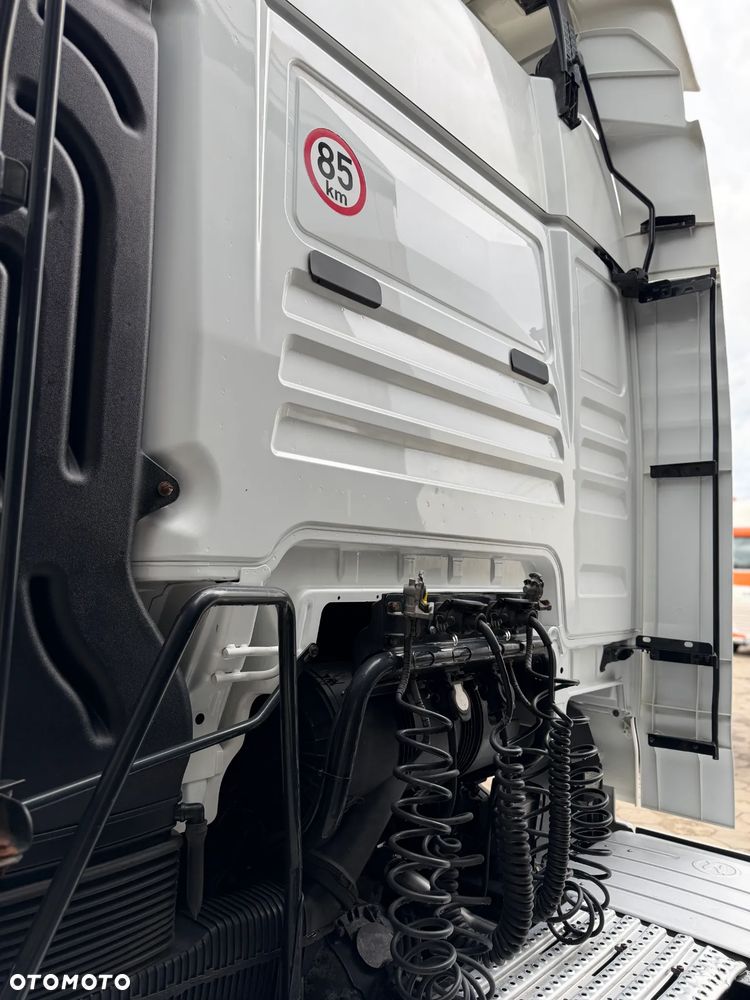 MAN TGX 18.460 RETARDER / MEGA / TYLKO 568 149 KM PRZEBIEGU / LOW DECK / 2 ZBIORNIKI PALIWOWE / LODÓWKA / BARDZO ŁADNE OPONY / 2018 ROK !! - 13