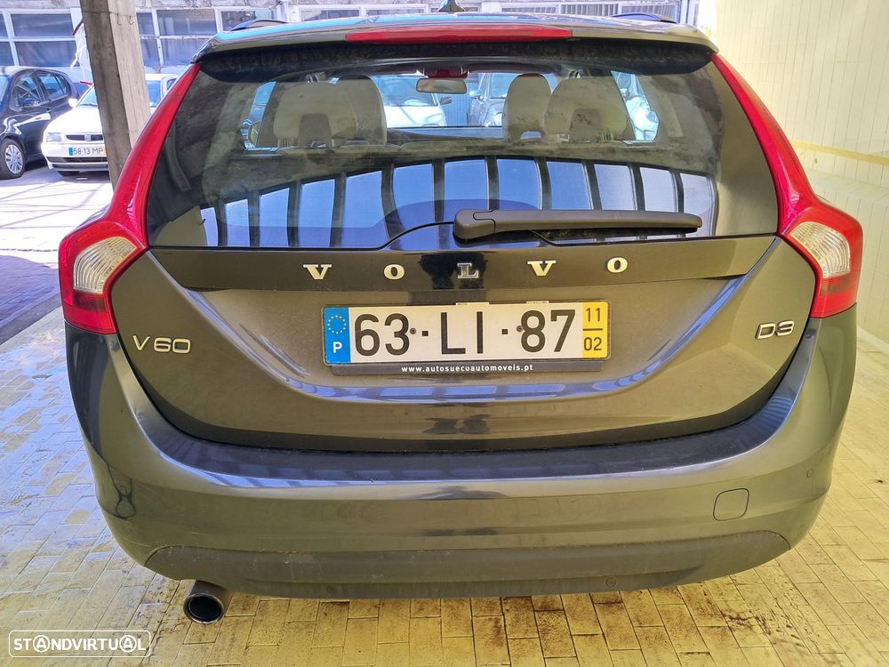 Volvo V60 2.0 D3 Momentum - 16