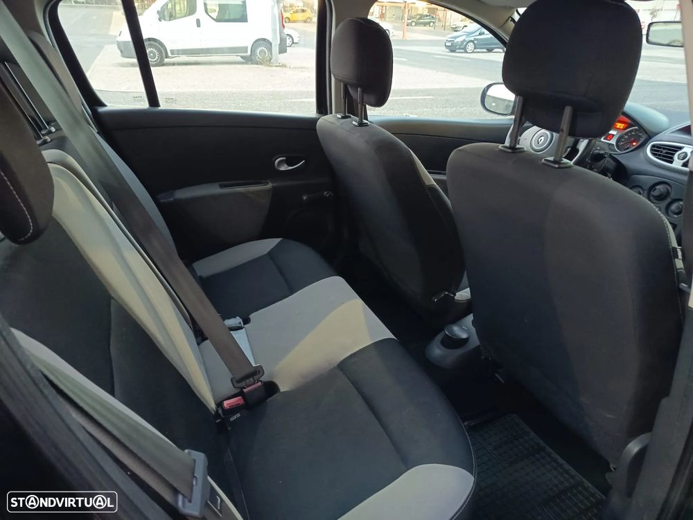Renault Clio 1.2 16V Dynamique S - 12