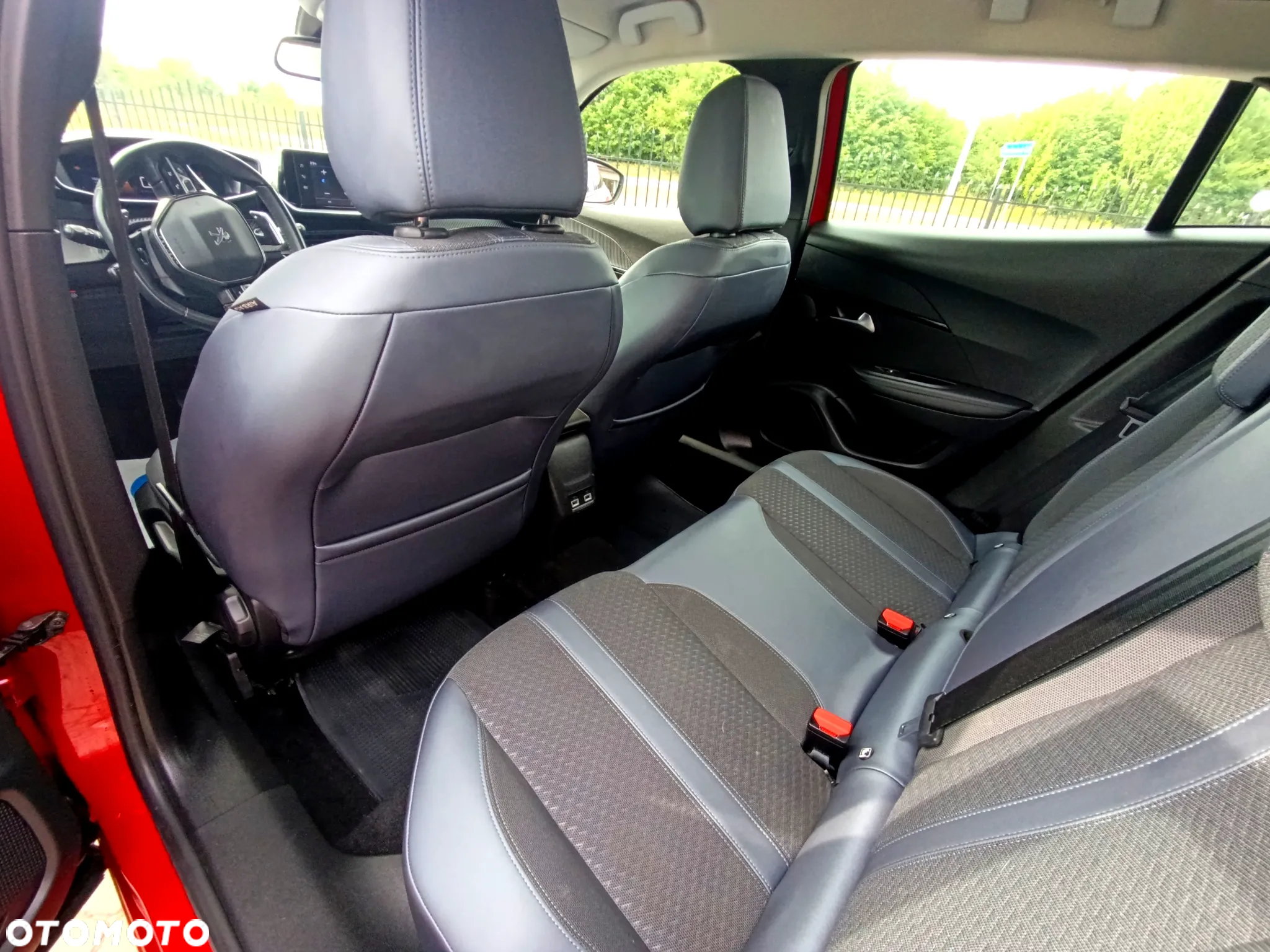 Peugeot 2008 BlueHDi 130 Allure S&S EAT8 - 21