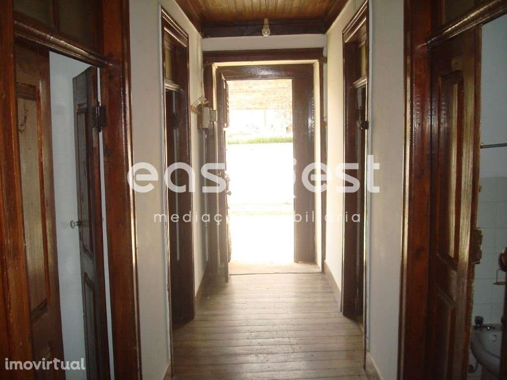 Moradia T3 tradicional em granito e madeira em Almendra - Grande imagem: 2/8