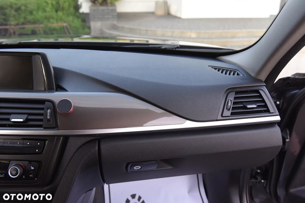 BMW Seria 3 316i - 30