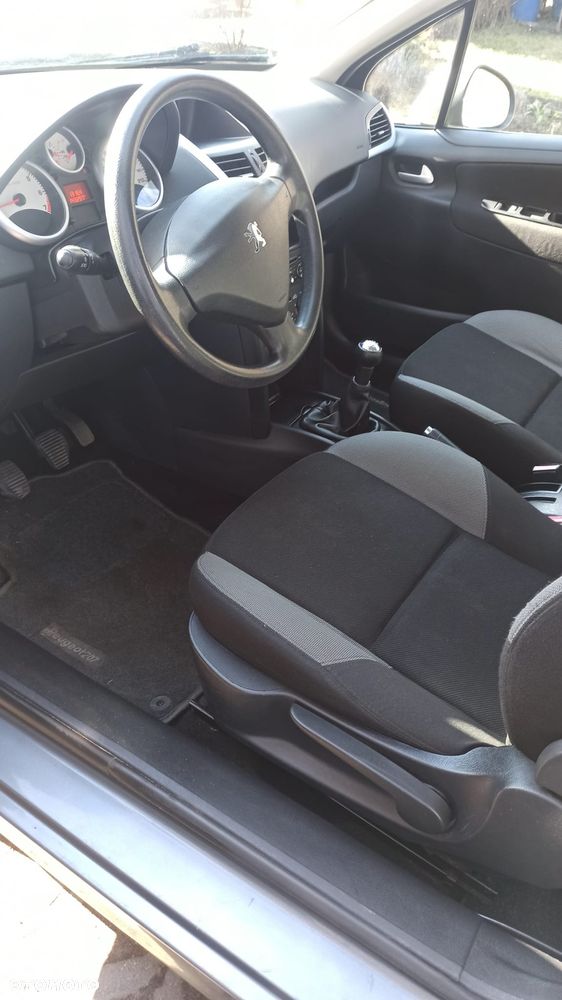 Peugeot 207 1.4 16V Trendy - 4