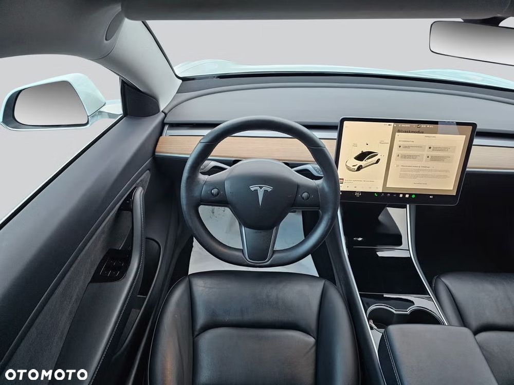 Tesla Model 3 - 7