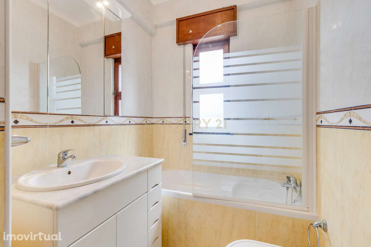 Apartamento T 4  em Faro no centro da cidade a 300m do mercado Municip - Grande imagem: 3/27