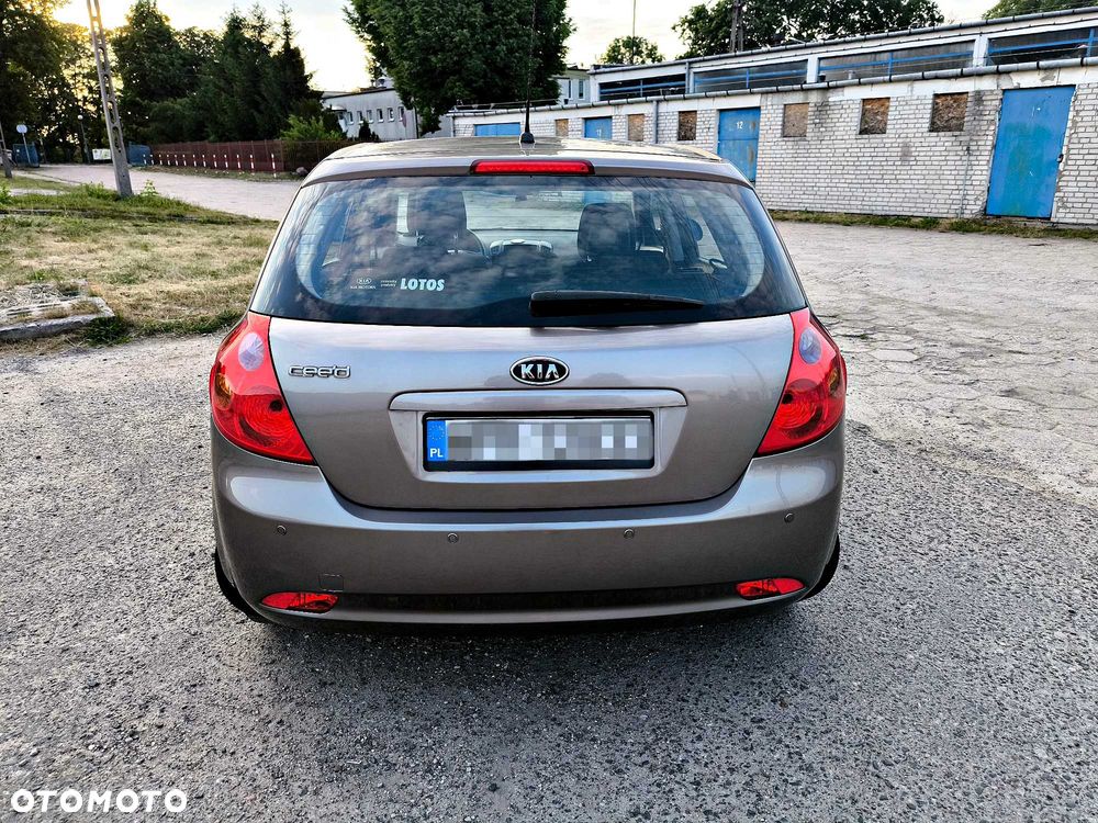 Kia Ceed - 8