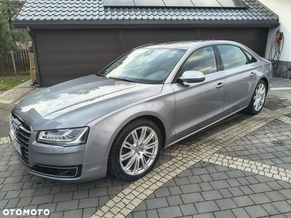 Audi A8 - 40