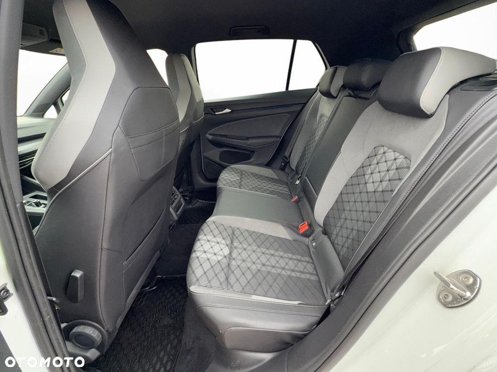 Volkswagen Golf - 34