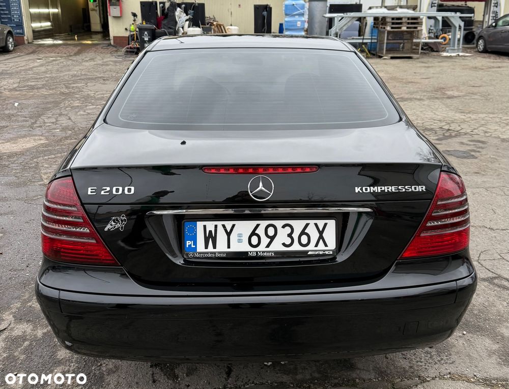 Mercedes-Benz Klasa E 200 Kompressor Classic Sport Edition - 14
