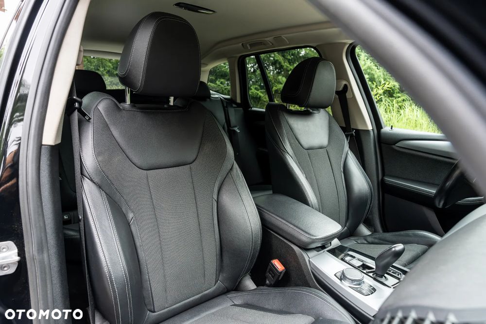 BMW X3 xDrive20d Advantage - 24