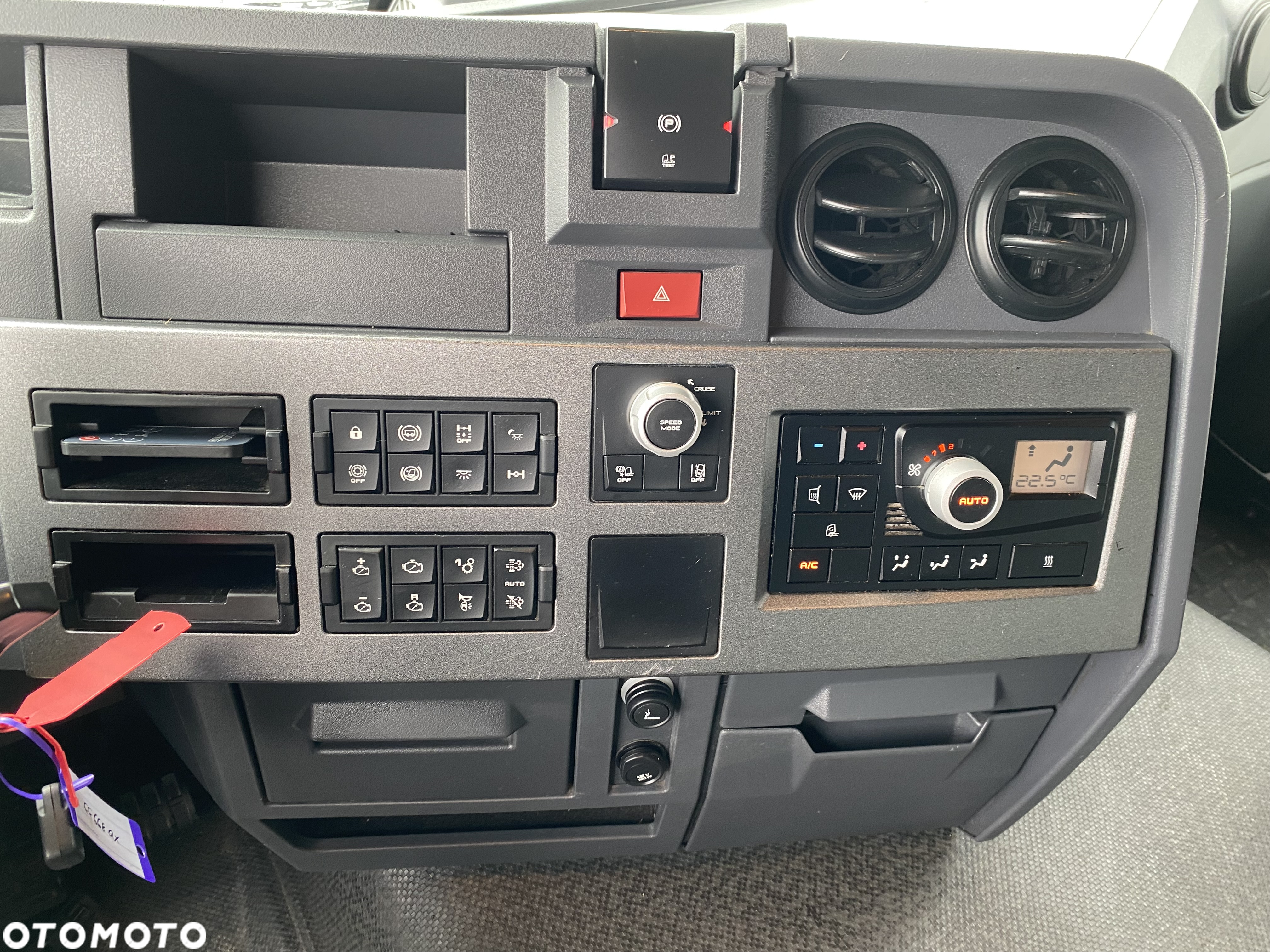 Renault T480 Sleeper Cab ADR - 11