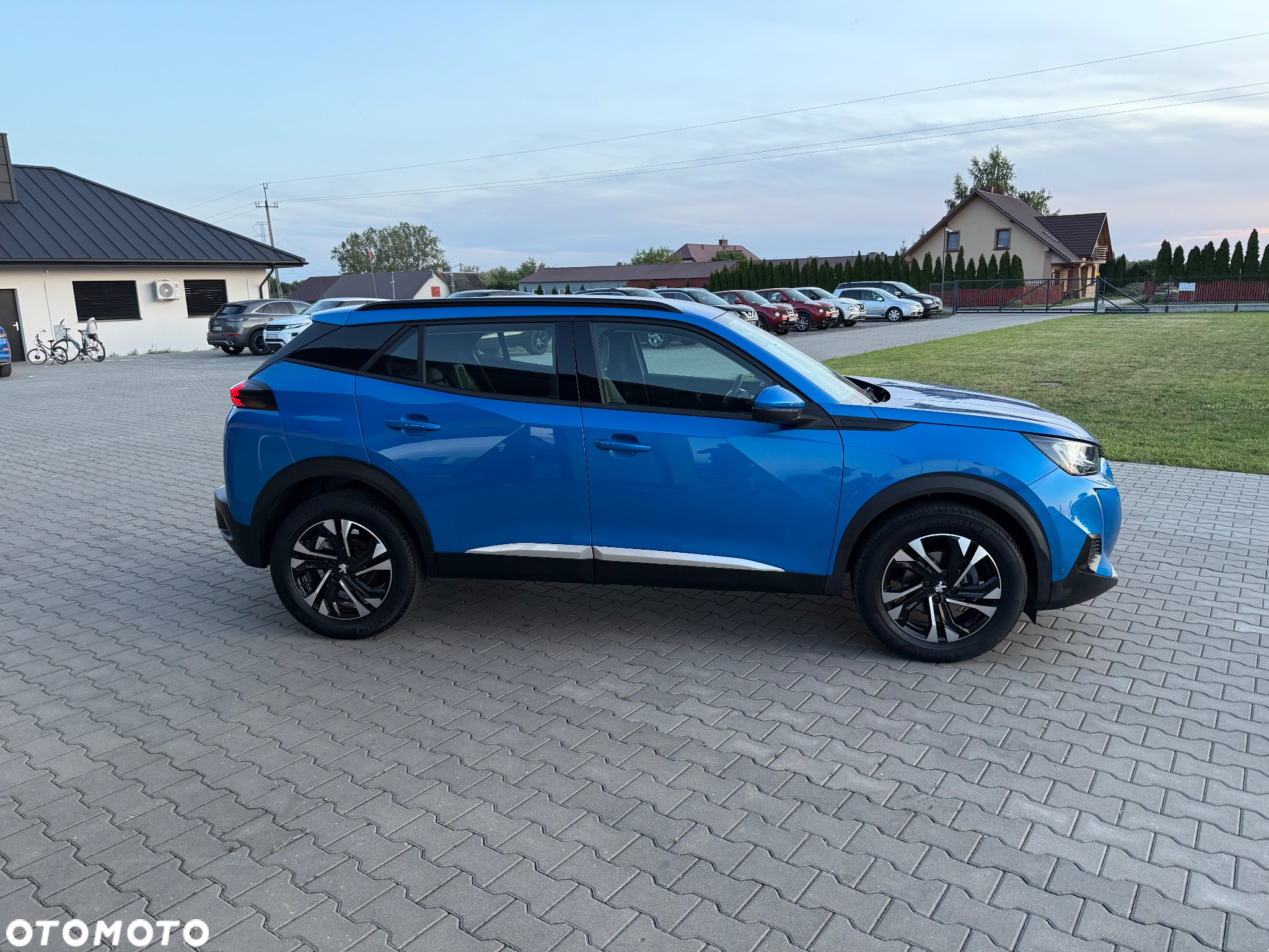 Peugeot 2008 1.2 PureTech Allure S&S - 11