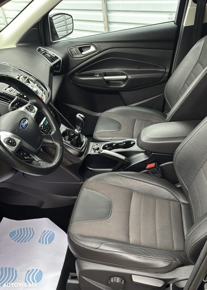 Ford Kuga 1.5 EcoBoost 2x4 Titanium - 6