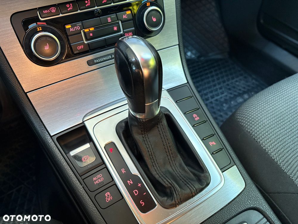 Volkswagen Passat 2.0 TDI Comfortline DSG - 15