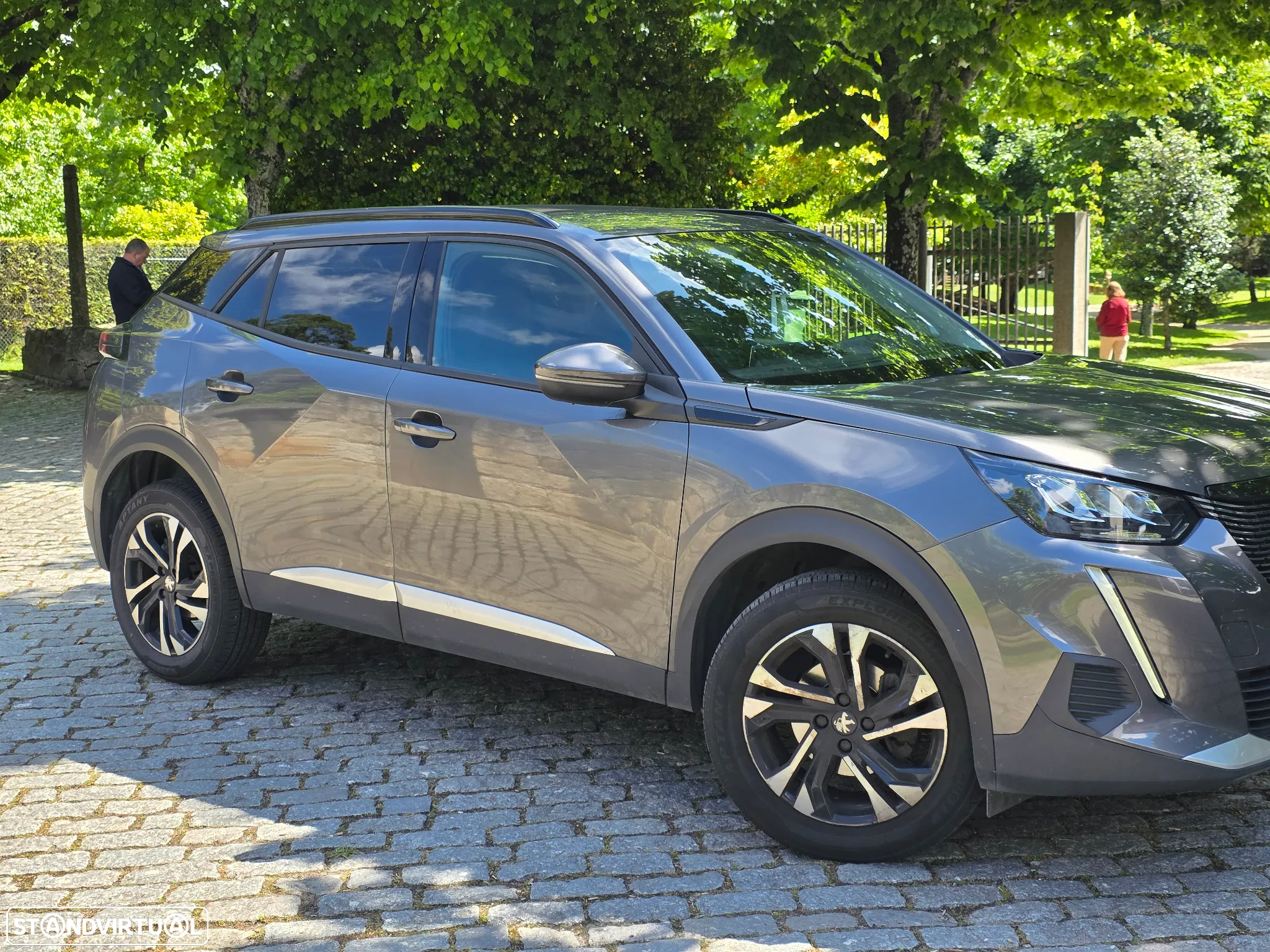 Peugeot 2008 1.2 PureTech Allure - 4