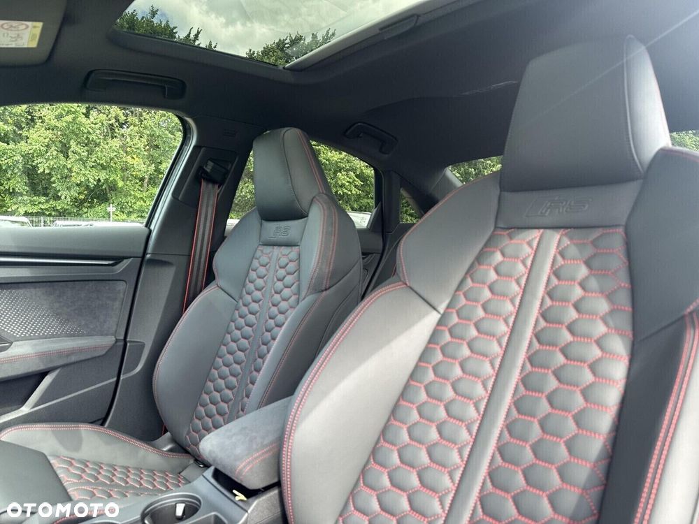 Audi RS3 Limousine - 11