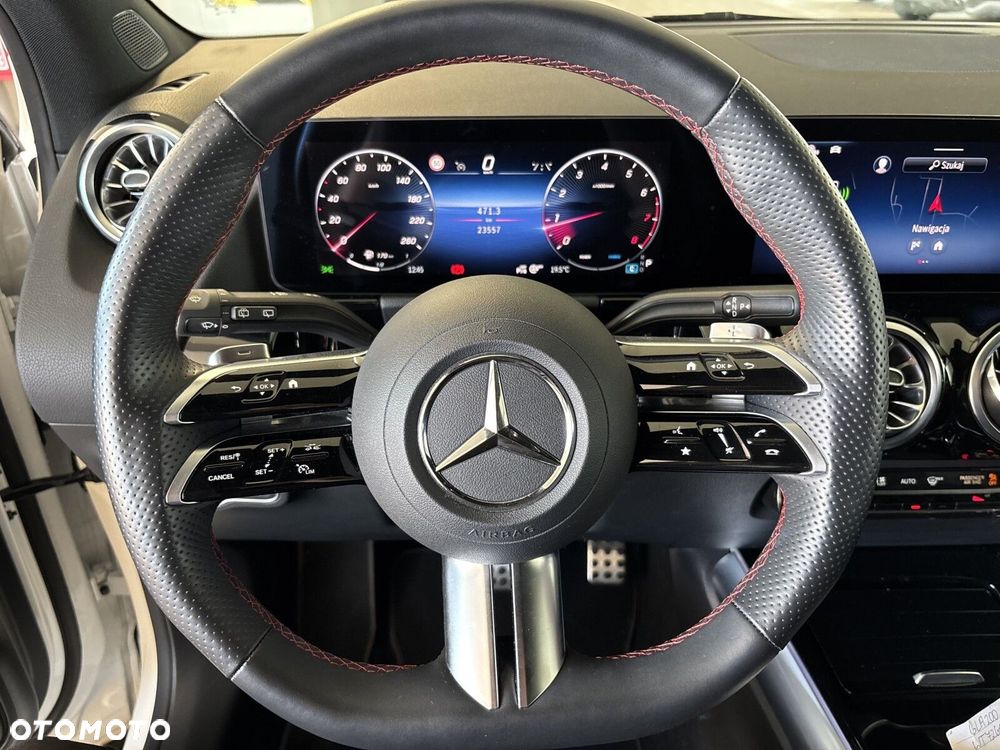 Mercedes-Benz GLA - 12